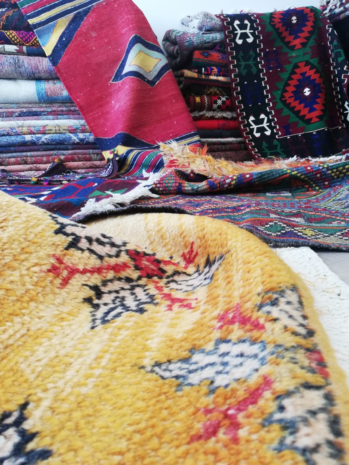 Does a handwoven carpet cause allergy?